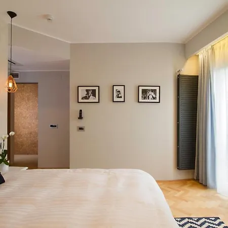 Venis Boutique Boekarest