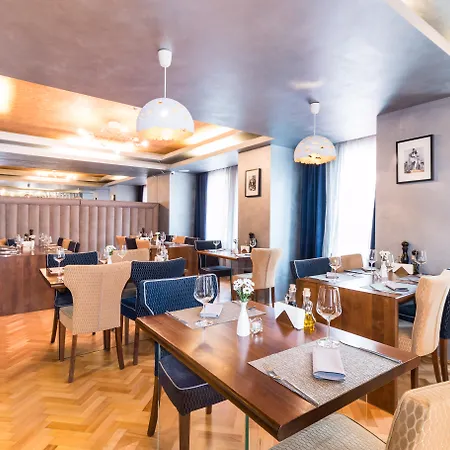 Venis Boutique 4*