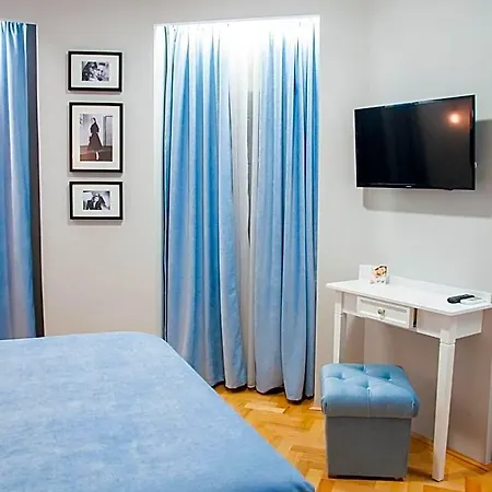 Venis Boutique 4*