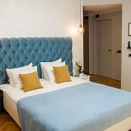 Venis Boutique 4*