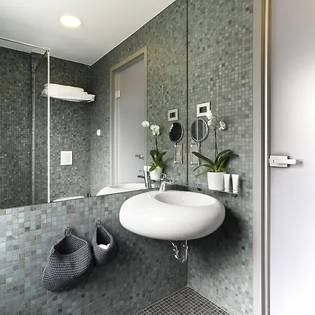 Отель Venis Boutique 4*